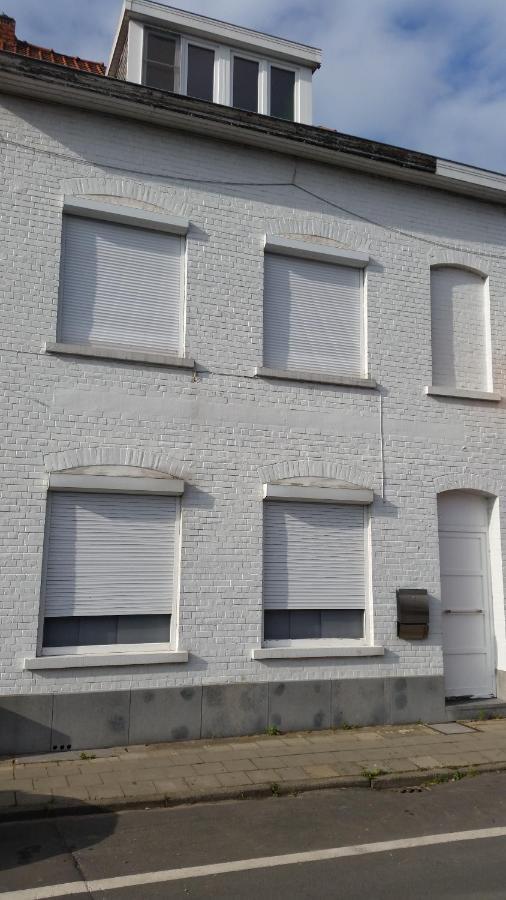 Het Kanaalhuis Kortrijk Buitenkant foto